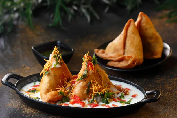 Samosa Chaat / Aloo Tikki Chaat